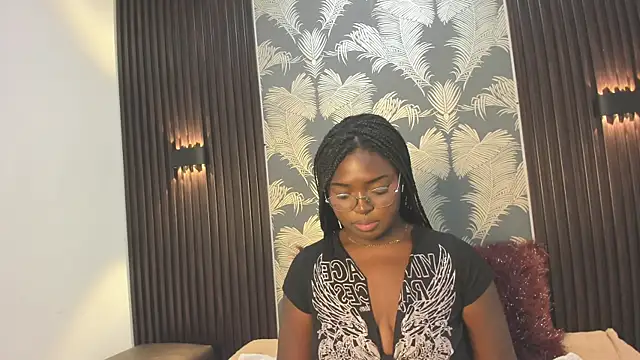 Sophie_Luvsh webcam