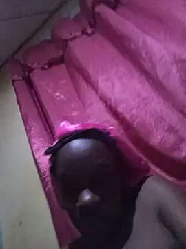 Busty-Ellah webcam