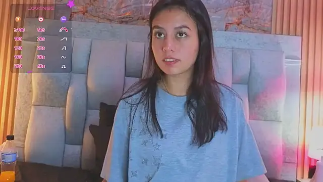 Alahia_Bloom webcam