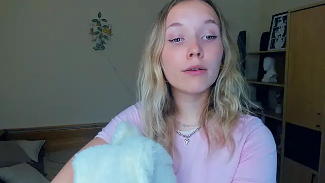 OraliaRokusek webcam