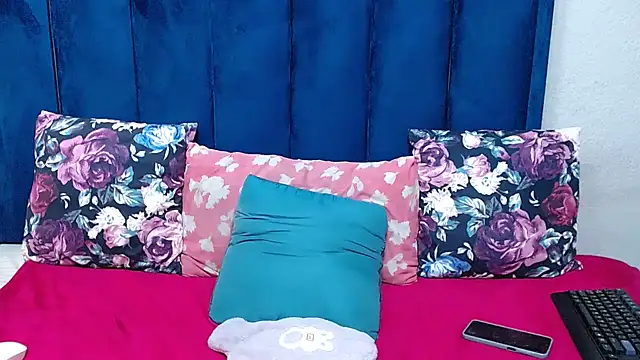 HotSmallTits webcam