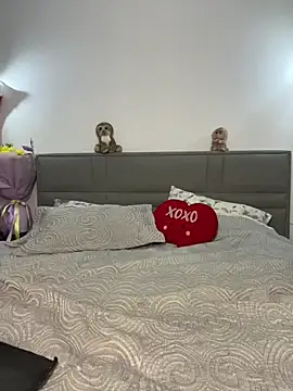 CurlyLara webcam