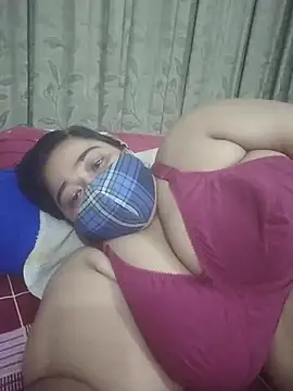 momo_loves webcam