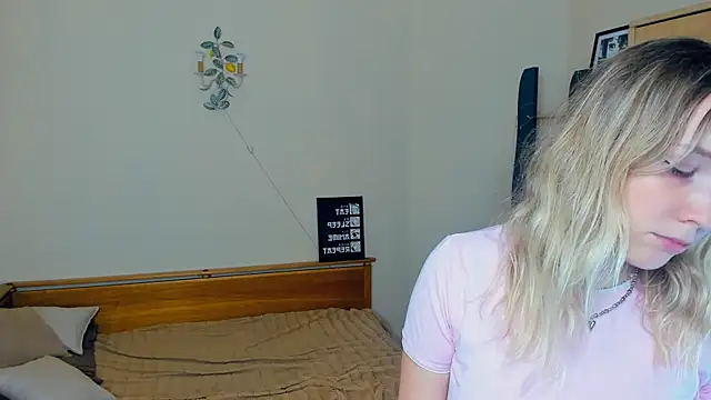 OraliaRokusek webcam