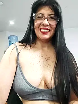 aisha_latina webcam
