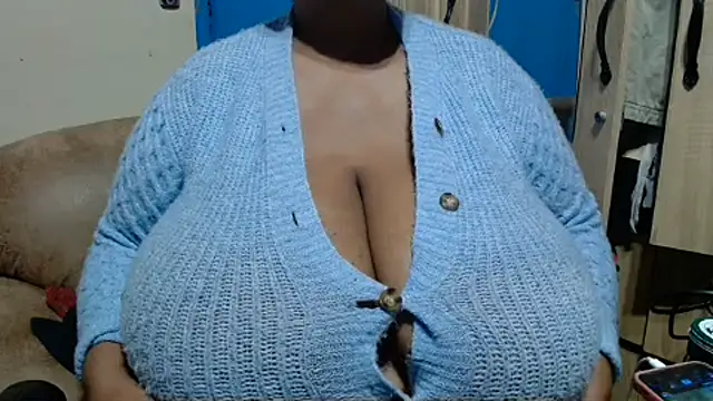 CUTEFIRMMELONSS webcam