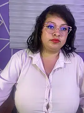 MiiaaJoness webcam