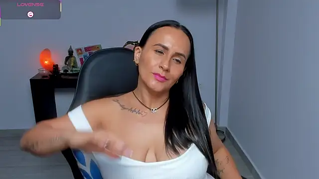 Sara_Charmy webcam