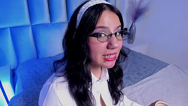 HollyPeach webcam