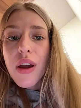 kira_mia webcam