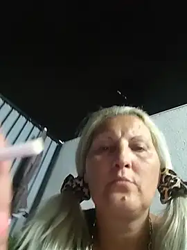 Divineblond webcam