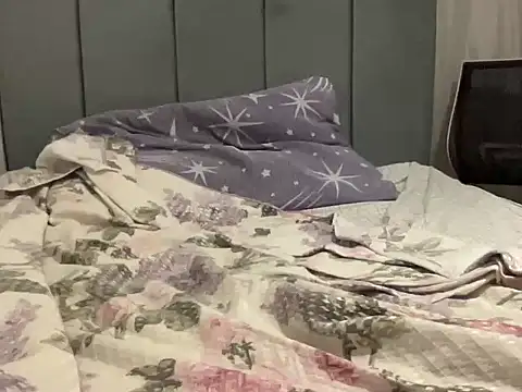 hazel_boy Live Web Cam Show