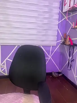 MiiaaJoness webcam