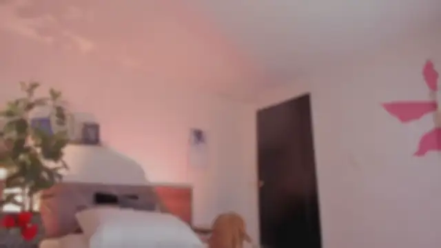 YariRose webcam