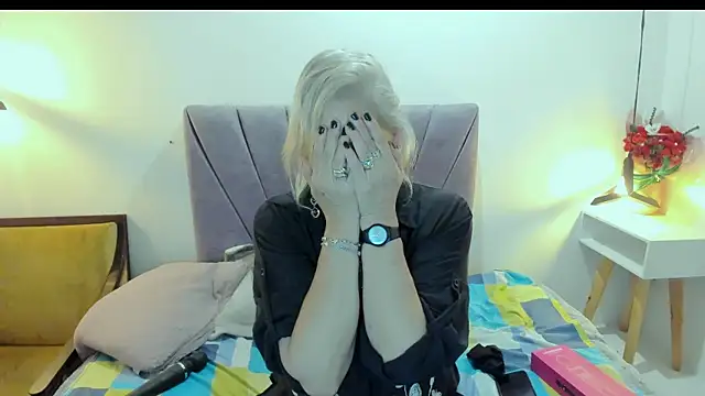 ScarletHoot_ webcam