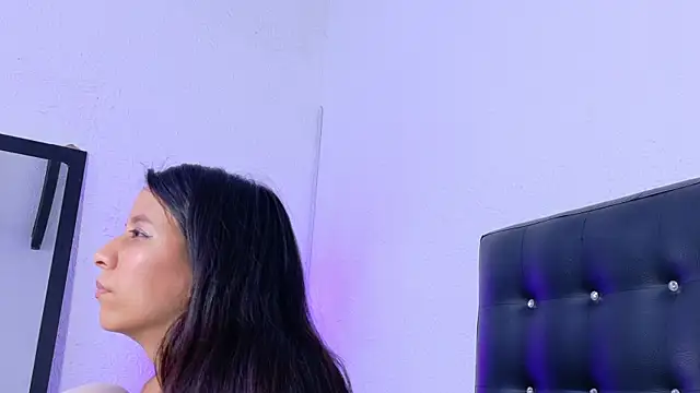 Skinny_hottie18 live cam on StripChat