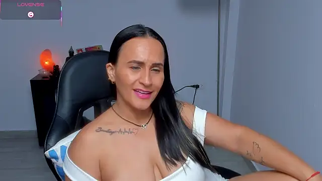 Sara_Charmy live cam on StripChat