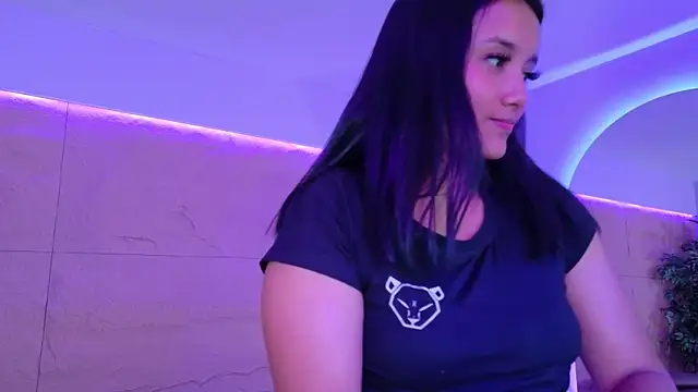 HannahMontgomery live cam on StripChat