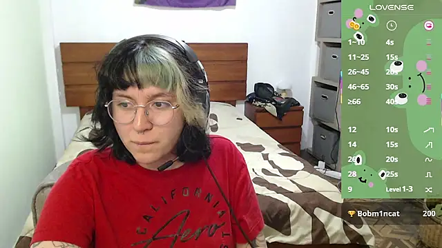 Froggyinthebox live cam on StripChat