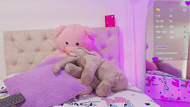 SoofiKiss live cam on StripChat
