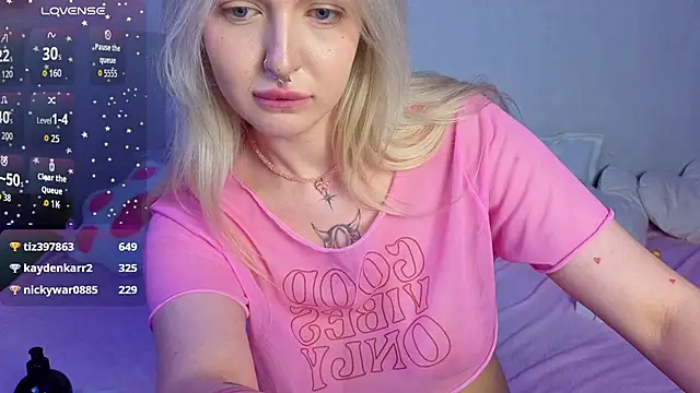 BlondieSummer webcam