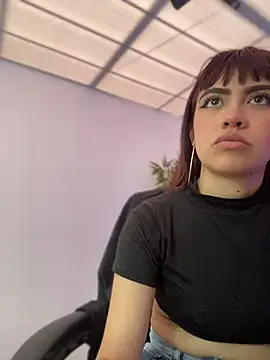 kira_ec live cam on StripChat