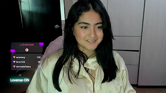 ViolettaKai live cam on StripChat