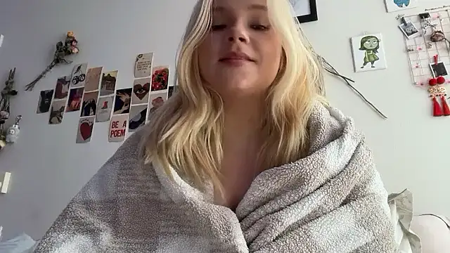 Laveliari live cam on StripChat