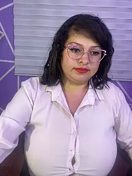 MiiaaJoness webcam