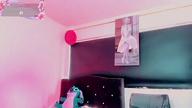 Kendall_hornyy live cam on StripChat