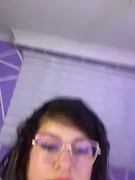 MiiaaJoness webcam