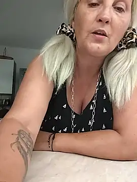 Divineblond webcam