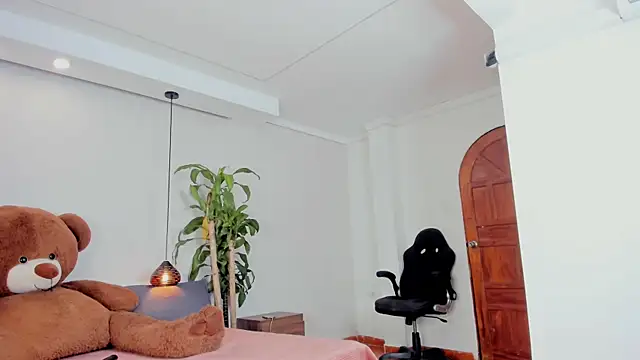 REINA_ADAHARA webcam