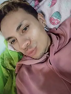 NekoboiPetiole live cam on StripChat