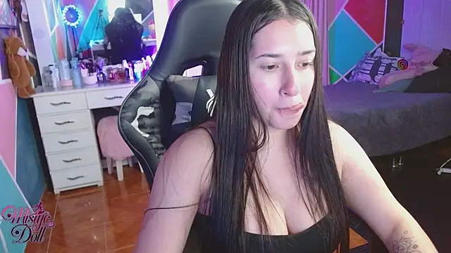 Mysticdooll69 live cam on StripChat