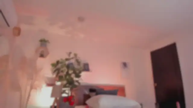 YariRose webcam