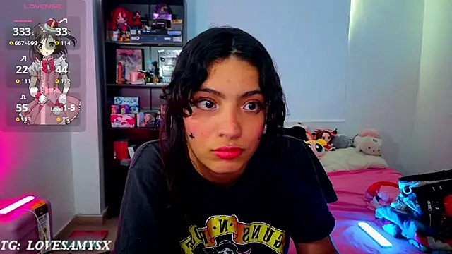Lovelyamyy live cam on StripChat