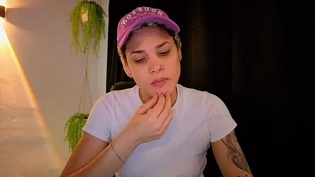 Charlee_pink webcam