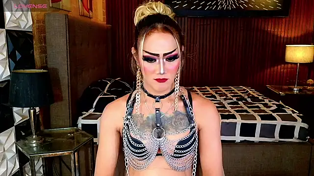 HorseCockDivine live cam on StripChat
