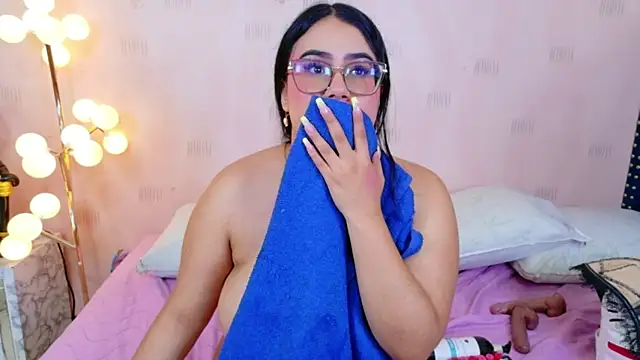 curvybuffgirllll webcam