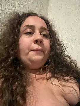 CurlyMaddie webcam