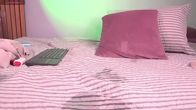 mia-reeves webcam