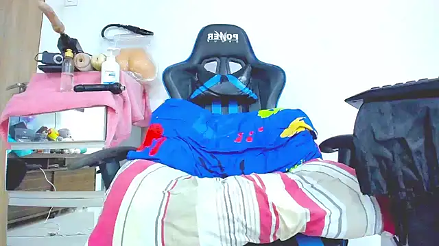 hugeeblackcock webcam