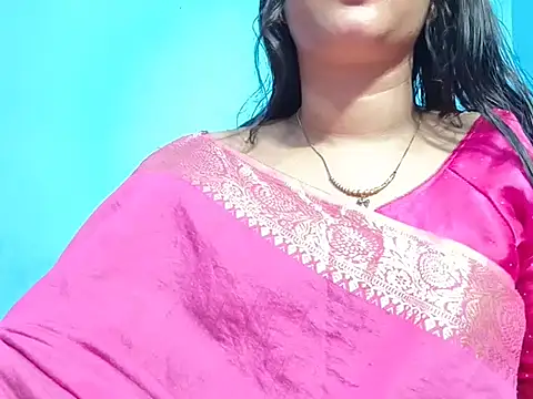 Adhiti_1 live cam on StripChat