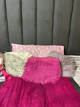 LonelyQueenxx25 webcam