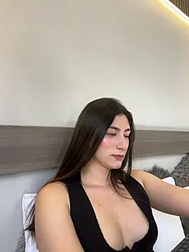 evelyn_hills webcam