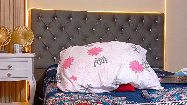 Alex_Bloom webcam