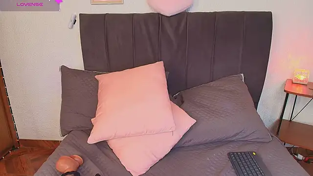 samm_curvy live cam on StripChat