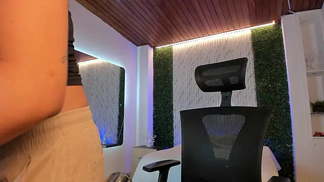 zoe_linss webcam