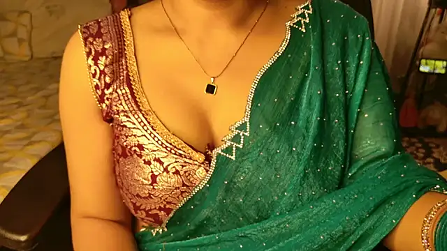 spicey_summi webcam